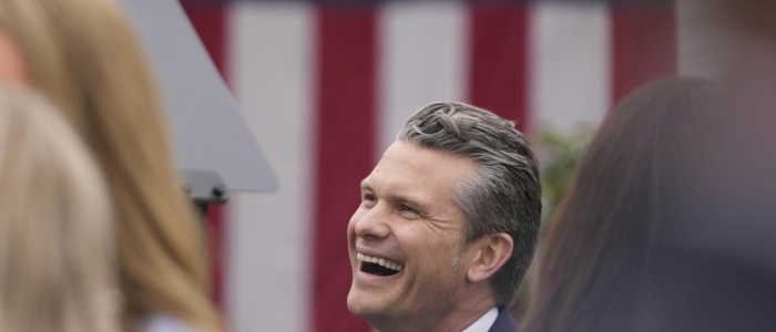 Il Pentagono indagherà su Pete Hegseth per la chat su Signal