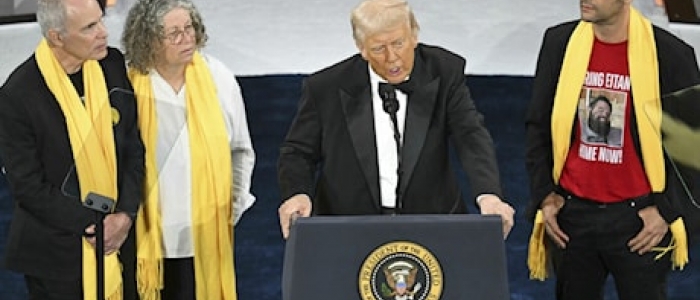 Da "tutti in fila per baciarmi il c..." alla pausa di 90 giorni per i dazi reciproci: Trump stupisce ancora