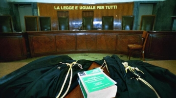 Roma, finge la gravidanza e il parto: 30enne condannata per stalking