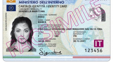 Sulla carta d'identità elettronica torna la dicitura "genitore 1-2" al posto di "padre" e "madre"