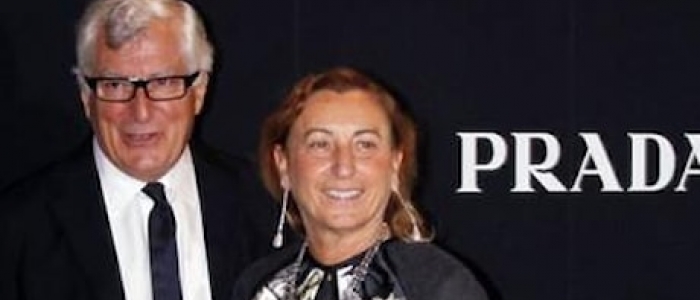 Moda, Prada acquista Versace per 1,25 miliardi di euro | Bertelli: "Un nuovo capitolo per il marchio di lusso"