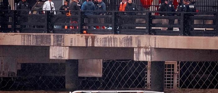 New York, elicottero precipita nel fiume Hudson: sei morti