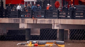 New York, elicottero precipita nel fiume Hudson: sei morti