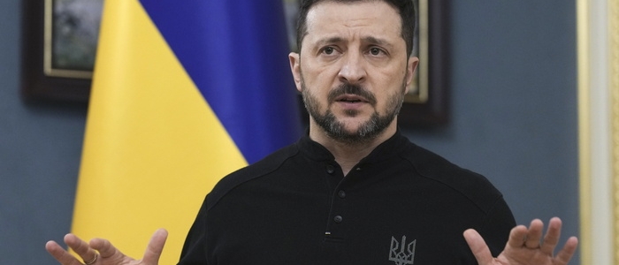Zelensky a Witkoff: "Riconoscere i territori occupati come russi è linea rossa" | Strage Sumy, media: "Gli Usa non hanno firmato la condanna del G7"