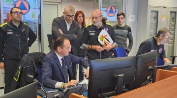 Maltempo, allerta rossa in Piemonte: il Po supera il livello di guardia, molti sfollati | Mezza Valle d'Aosta senza energia elettrica | Un morto nel Torinese, intrappolato dall'acqua in casa