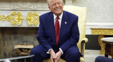 Dazi, telefonata "positiva" tra Meloni e von der Leyen dopo l'incontro con Trump | Il presidente Usa accetta l'invito a Roma, valuta summit con l'Ue