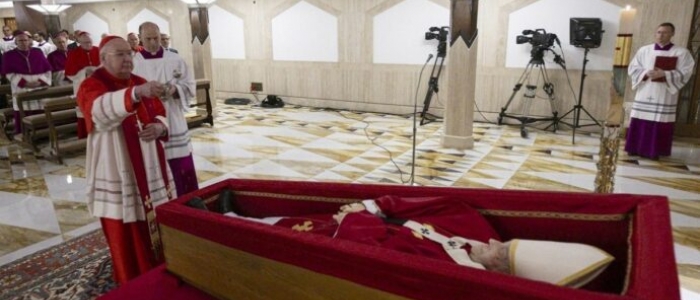 Papa Francesco, da domani a venerdì in San Pietro le visite alla salma | Proclamati cinque giorni di lutto nazionale