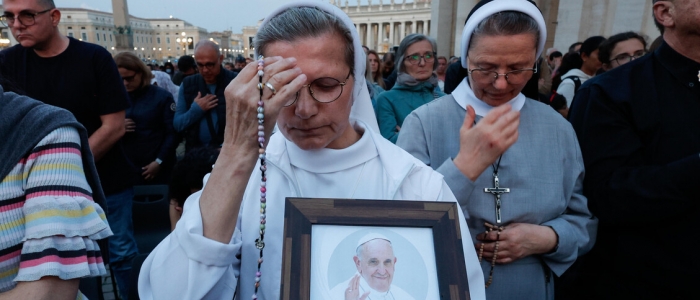 Roma blindata per l’addio a Papa Francesco: in campo droni, cecchini e bazooka anti-drone
