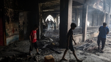 Gaza, almeno 45 morti nei raid di Israele in 24 ore | Media Palestina: "Uccise due gemelle di 4 anni" | Abu Mazen a Hamas: "Consegnate tutti gli ostaggi"