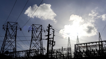 Maxi blackout in Spagna e Portogallo: panico in metrò, molte persone intrappolate negli ascensori | 6- 10 ore per il ripristino del servizio