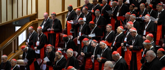 Il Conclave per eleggere il nuovo Papa inizierà mercoledì 7 maggio | Dai cardinali nessuna delibera sul caso Becciu