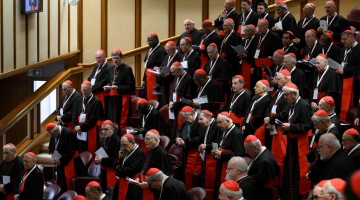 Il Conclave per eleggere il nuovo Papa inizierà mercoledì 7 maggio | Dai cardinali nessuna delibera sul caso Becciu
