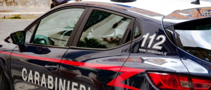 Mondragone (Caserta), commerciante ucciso a colpi di pistola in auto mentre fa benzina: un fermo