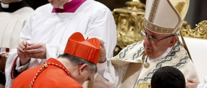 Il passo indietro del cardinale Becciu: "Obbedisco a Francesco, non entro in Conclave"