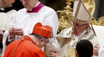 Il passo indietro del cardinale Becciu: "Obbedisco a Francesco, non entro in Conclave"