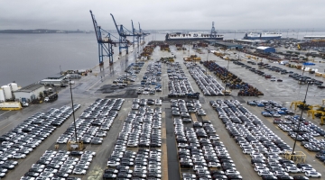 Wsj: "Trump verso un alleggerimento dei dazi sulle auto" | Il presidente Usa: "Governo Stati Uniti e il mondo, nessuno può fermarmi"