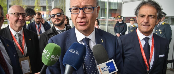 Scuola, la circolare di Valditara: "Niente compiti assegnati la sera prima o troppe verifiche"