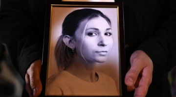 Il corpo della giornalista Viktoriia Roshchyna restituito dai russi senza organi e senza nome