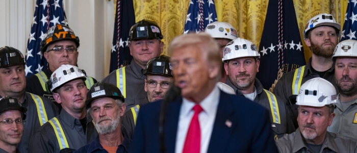 Nuovo affondo di Trump: "Senza gli Usa in Europa si parlerebbe tedesco e giapponese"