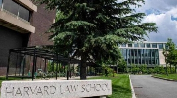 Amministrazione Trump blocca le iscrizioni degli studenti stranieri a Harvard