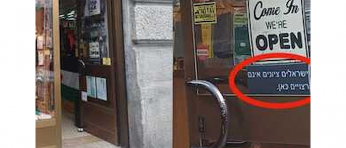 "Gli israeliani sionisti non sono benvenuti qui": frase shock in ebraico apparsa in un negozio del centro di Milano