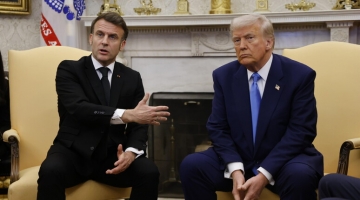 Macron: "Ucraina test di credibilità per gli Usa" | La proposta di Mosca: "Lunedì colloqui con Kiev a Istanbul"