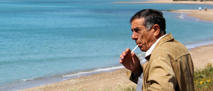 La Francia vieta il fumo all'aperto e in spiaggia