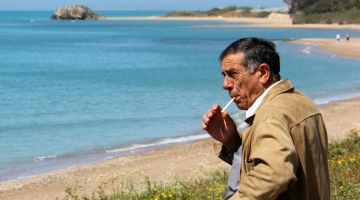 La Francia vieta il fumo all'aperto e in spiaggia