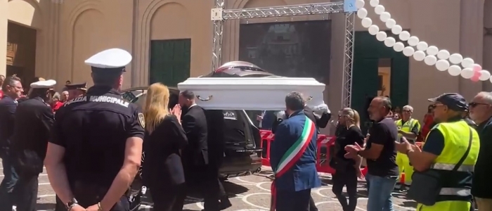 Funerali Martina Carbonaro, l'arcivescovo di Napoli: "Morta per un'idea malata dell'amore"