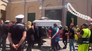 Funerali Martina Carbonaro, l'arcivescovo di Napoli: "Morta per un'idea malata dell'amore"