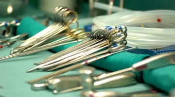 Roma, donna muore dopo una liposuzione in ambulatorio: tre indagati