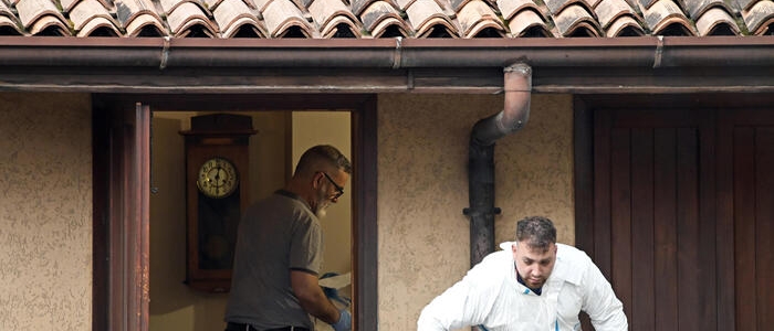 Femminicidio nel Bergamasco, vittima e killer avranno un funerale comune: è polemica