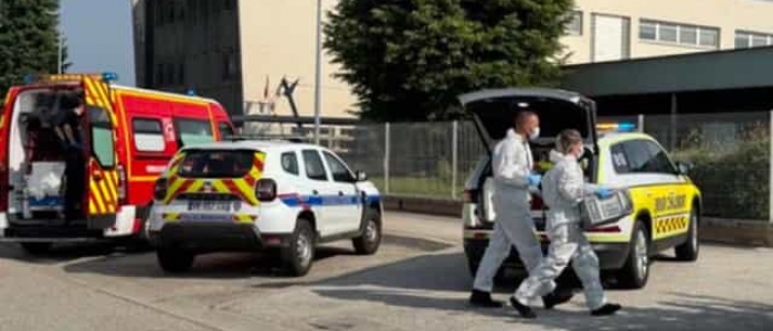 Francia, studente accoltella e uccide un'operatrice scolastica: fermato