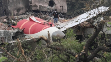 Aereo precipitato in India, un thailandese: "Nel '98 anche io sopravvissuto allo schianto seduto al posto 11A"