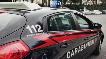 Villa di Tirano (Sondrio), spara e uccide la madre anziana e poi si suicida