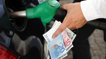 Crisi Iran, balzo dei prezzi medi dei carburanti: ai massimi da aprile | In autostrada verde anche oltre i 2,3 euro