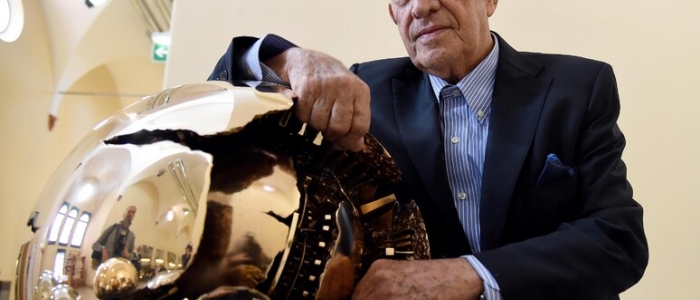 Milano, morto lo scultore Arnaldo Pomodoro