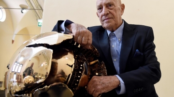 Milano, morto lo scultore Arnaldo Pomodoro