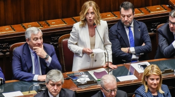Meloni: "Non lascio l'Italia indifesa, sì alle spese militari al 5%" | Schlein: "Ci dica che non saremo trascinati in guerra"