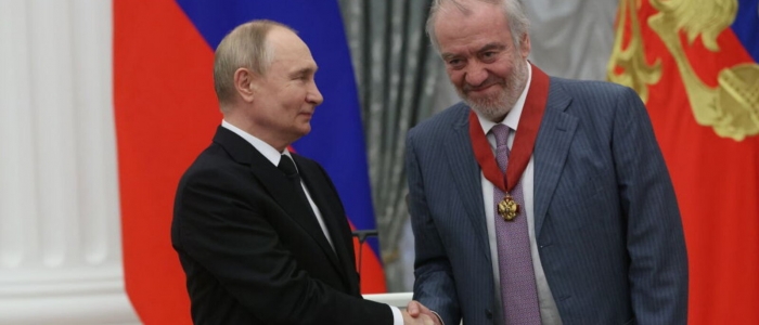 Gergiev alla Reggia di Caserta, il direttore d'orchestra filo-Putin torna a esibirsi in Italia: è polemica