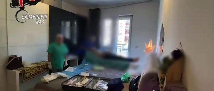 Roma, medico sospeso dalla professione sorpreso a operare in casa: arrestato
