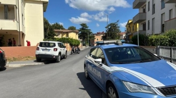 Pisa, omicidio-suicidio: guardia giurata spara alla moglie e poi si uccide