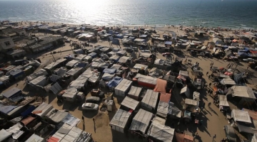 Gaza, oltre 50 morti in raid israeliani | Onu: in due mesi uccisi mille palestinesi che cercavano cibo | Card. Pizzaballa: "Inaccettabile"