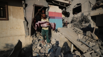 Gaza, bimbo come uno scheletro: shock per la foto di Muhammad | Meloni: "Situazione drammatica, ingiustificabili gli attacchi ai civili"