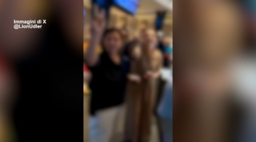 Famiglia ebrea aggredita in autogrill, si indaga per odio razziale| Il padre: "Preso a calci davanti a mio figlio, ha pianto per ore"