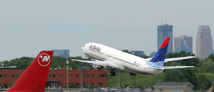 Usa, forti turbolenze in volo su aereo Delta diretto ad Amsterdam: 25 feriti