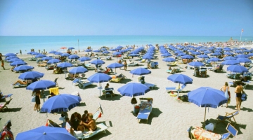 Caro-vacanze, si spende il 30% in più rispetto al 2019 | Ma gli italiani non rinunciano alle ferie: ad agosto 18 milioni in vacanza