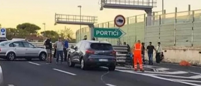 Incidente stradale sulla A3 nel Napoletano, due morti e due feriti gravi
