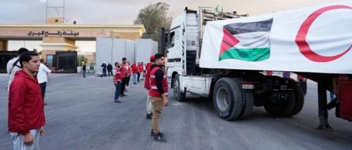Hamas consegna i corpi di quattro ostaggi, oggi il rilascio di altre quattro salme | Media: "Israele annulla le sanzioni su Gaza, il valico di Rafah per gli aiuti umanitari sarà riaperto"