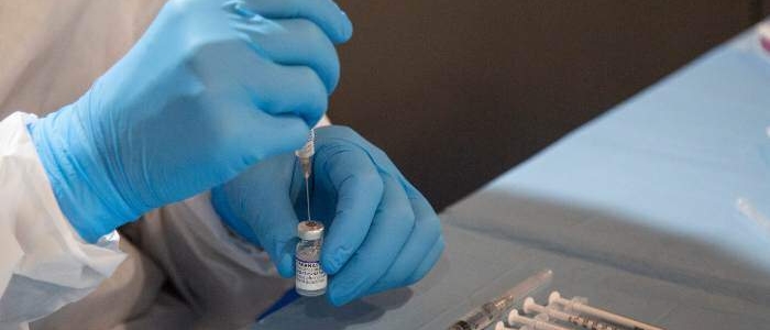 Covid, "gravi danni neurologici dal vaccino": indennizzo a una 52enne